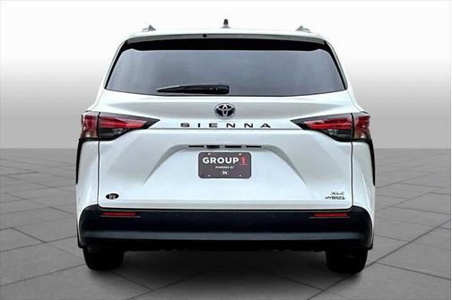 2022 Toyota Sienna XLE 8 Passenger
