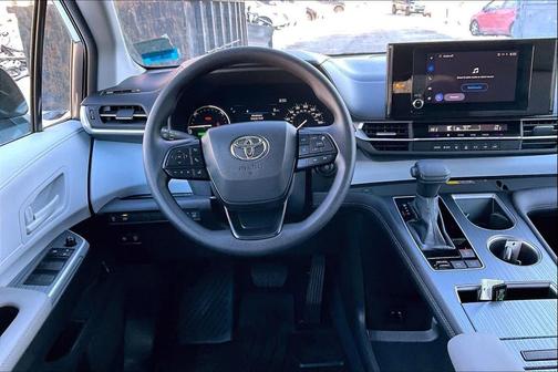 2025 Toyota Sienna LE