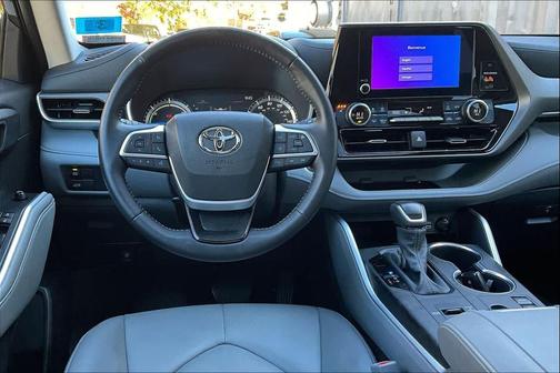 2025 Toyota Highlander Hybrid XLE