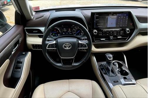2021 Toyota Highlander Hybrid Platinum