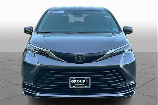 2024 Toyota Sienna LE