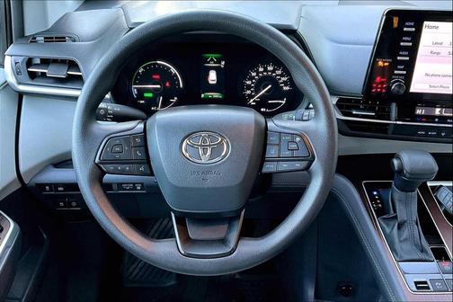 2024 Toyota Sienna LE