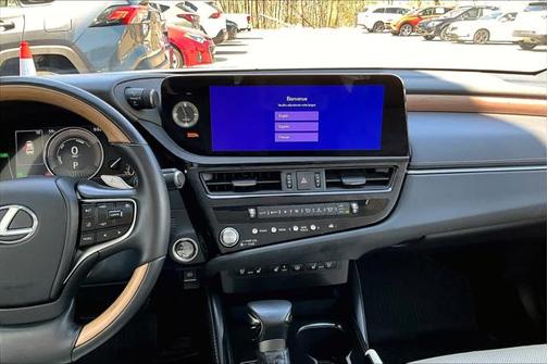2025 Lexus ES 300h Luxury
