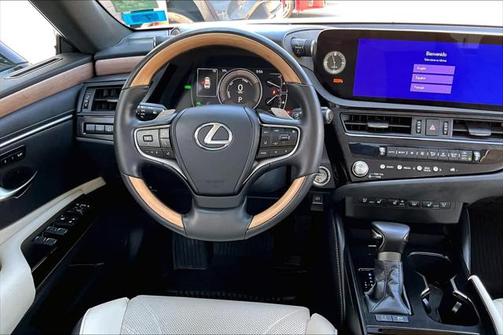 2025 Lexus ES 300h Luxury