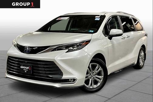 2024 Toyota Sienna Platinum