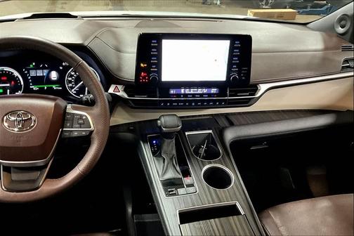 2024 Toyota Sienna Platinum
