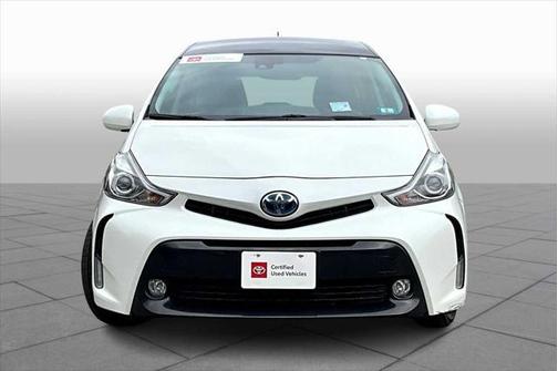 2017 Toyota Prius v Five