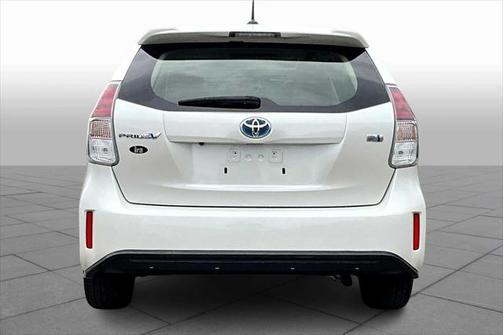 2017 Toyota Prius v Five