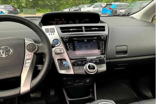 2017 Toyota Prius v Five