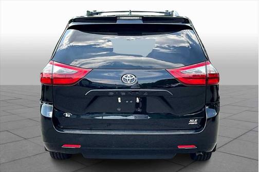 2020 Toyota Sienna XLE