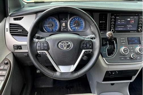 2020 Toyota Sienna XLE