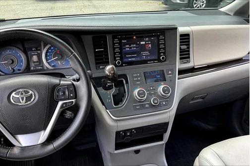 2020 Toyota Sienna XLE