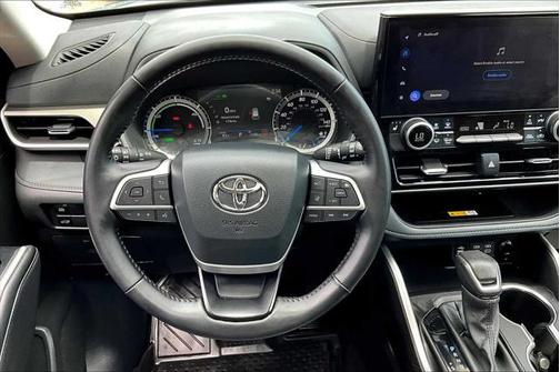 2024 Toyota Highlander Hybrid XLE