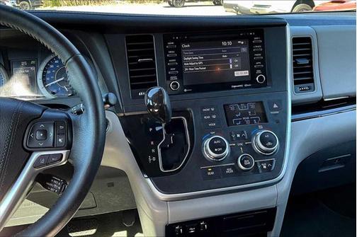 2020 Toyota Sienna XLE