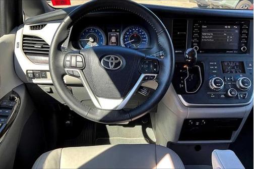 2020 Toyota Sienna XLE
