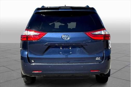 2020 Toyota Sienna XLE