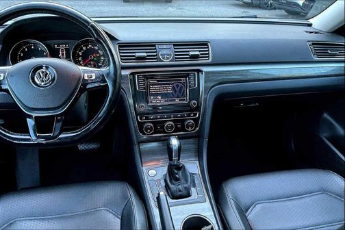 2017 Volkswagen Passat 1.8T SE
