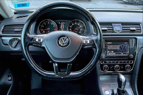 2017 Volkswagen Passat 1.8T SE