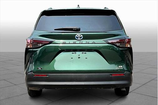 2024 Toyota Sienna LE