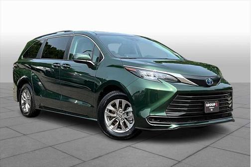 2024 Toyota Sienna LE