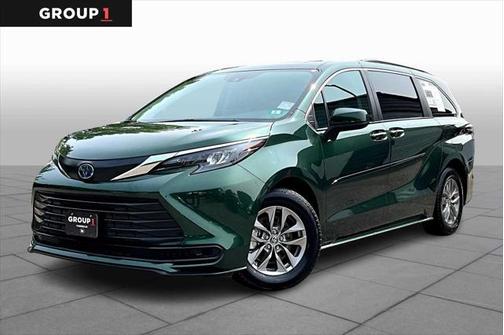2024 Toyota Sienna LE