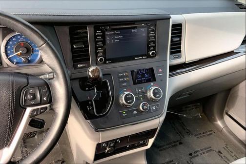 2018 Toyota Sienna XLE Premium