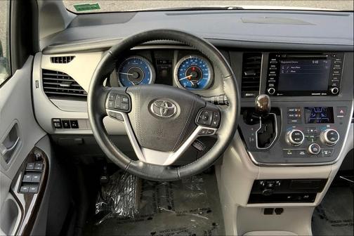 2018 Toyota Sienna XLE Premium