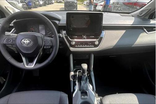 2025 Toyota Corolla Cross LE