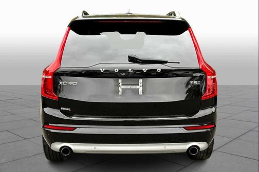 2018 Volvo XC90 T5 Momentum