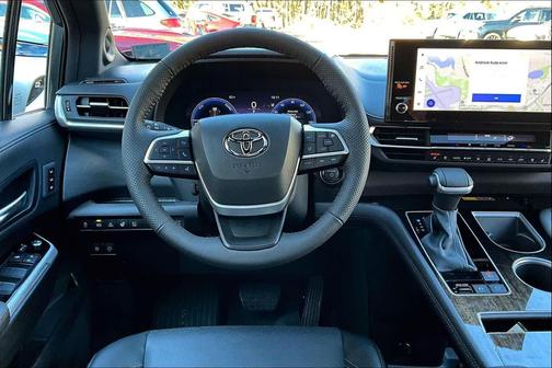 2025 Toyota Sienna Platinum