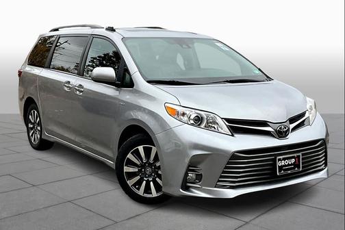 2018 Toyota Sienna XLE
