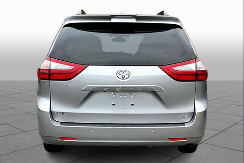 2018 Toyota Sienna XLE