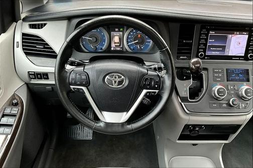 2018 Toyota Sienna XLE
