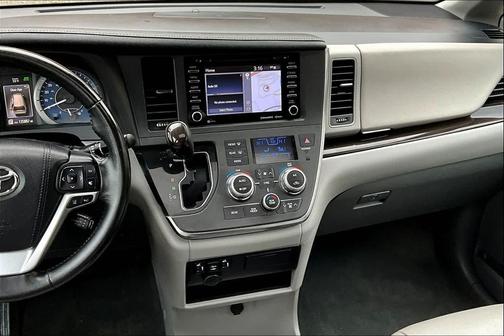 2018 Toyota Sienna XLE