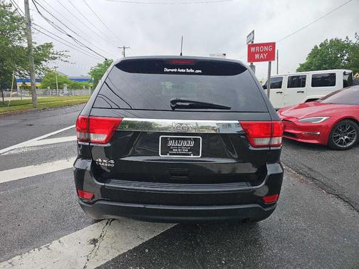 Brilliant Black Crystal Pearlcoat 2013 Jeep Grand Cherokee Laredo