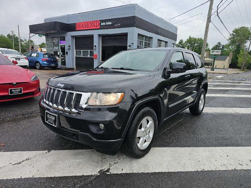 Brilliant Black Crystal Pearlcoat 2013 Jeep Grand Cherokee Laredo