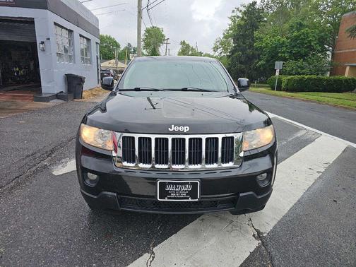 Brilliant Black Crystal Pearlcoat 2013 Jeep Grand Cherokee Laredo