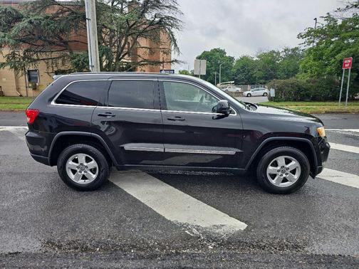 Brilliant Black Crystal Pearlcoat 2013 Jeep Grand Cherokee Laredo