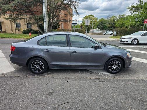 GRY 2015 Volkswagen Jetta 2.0L S