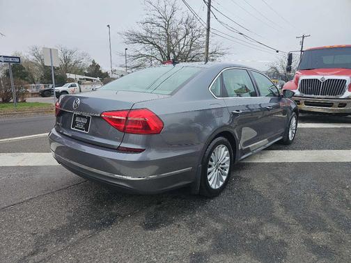 2016 Volkswagen Passat SE