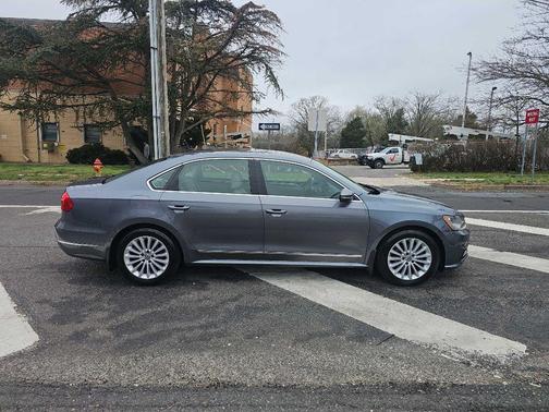 2016 Volkswagen Passat SE