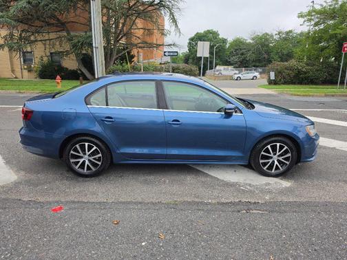 BLU 2018 Volkswagen Jetta 1.4T SE
