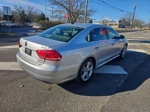 2014 Volkswagen Passat 1.8T Auto SE w/Sunroof & Nav