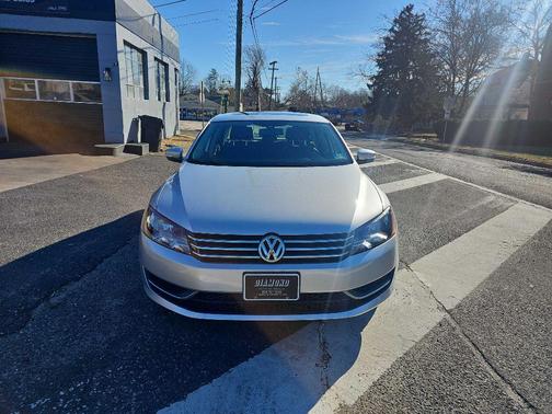 2014 Volkswagen Passat 1.8T Auto SE w/Sunroof & Nav