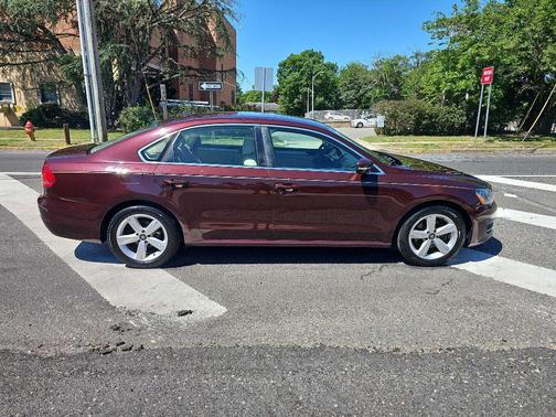 Opera Red Metallic 2013 Volkswagen Passat 2.5 SE