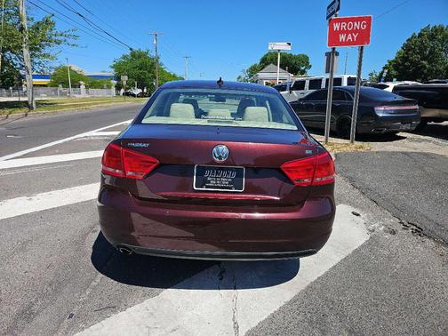 Opera Red Metallic 2013 Volkswagen Passat 2.5 SE
