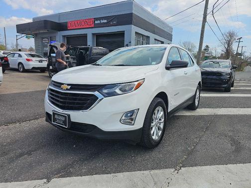 WHI 2018 Chevrolet Equinox LS