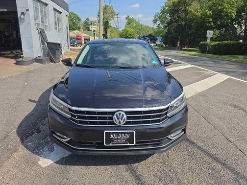 BLK 2018 Volkswagen Passat 2.0T SE