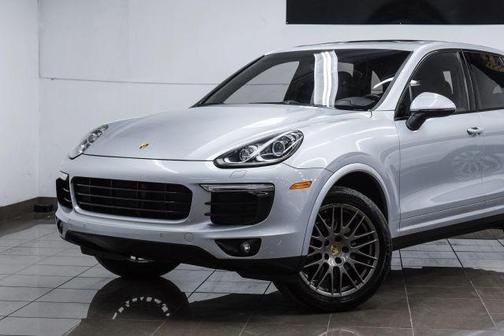 2017 Porsche Cayenne Platinum Edition