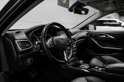 2018 INFINITI QX30 Premium